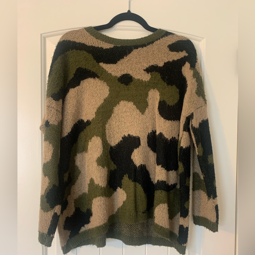 Sophie & Kate Camo Sweater - L